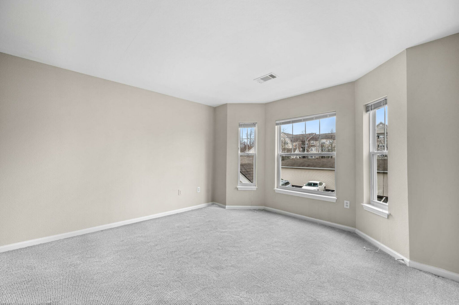 Photos of Apartments & Amenities Grand Reserve Orange, Orange, CT